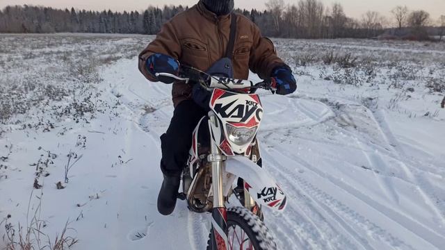 Гоняю по снегу и кайфую на питбайке Kayo Basic yx 140 ( 2020) смотреть онлайн