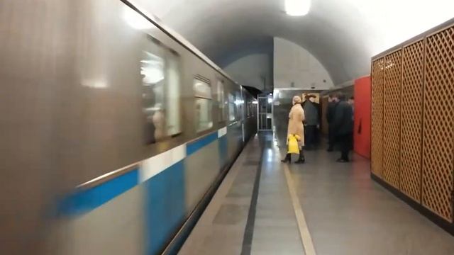 81-740/741.4 Русич На станци Парк Культуры смотреть онлайн