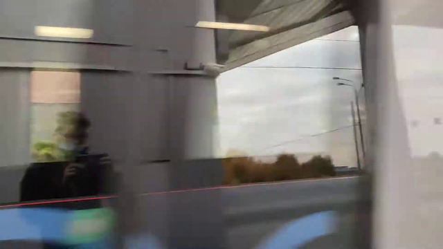 Электропоезд Ласточка ЭС2Г - 132 в фирменном окрасе МЦД прибывает на пл. Волоколамская смотреть онлайн