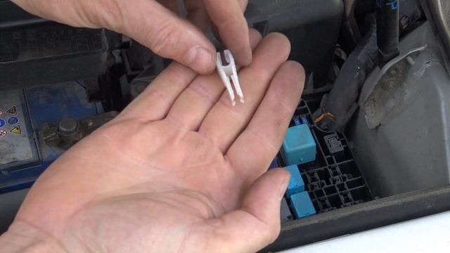 How to replace radio fuse in car or truck. Easy and Fast way. смотреть онлайн