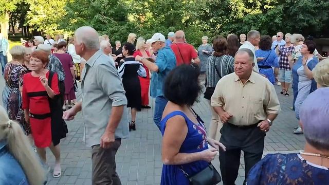 29.07.23г..."Ах Смуглянка- Молдаваночка"...на танцполе в Гомельском парке... смотреть онлайн
