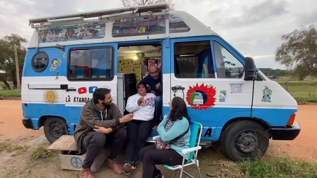 ❤️una Historia INCREÍBLE?, dejaron TODO para camperizar una Renault TRAFIC y cambiar sus vidas. смотреть онлайн