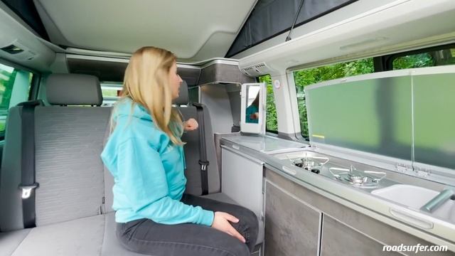 VW T6.1 California Ocean Erklärvideo - roadsurfer Surfer Suite смотреть онлайн