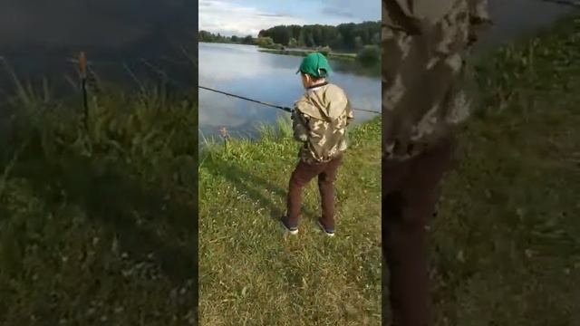 Мы с папой ловим рыбу смотреть онлайн