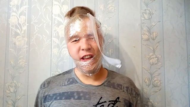 [ЧЕЛЛЕНДЖ]-100 СЛОЕВ СКОТЧА НА МОЕ ЛИЦО МЕГА ЭПИК!!!! смотреть онлайн