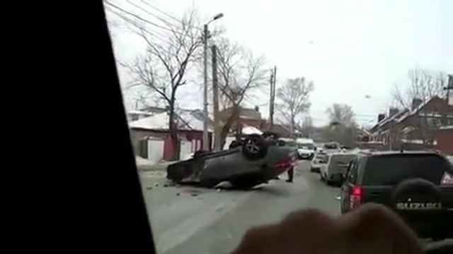 В Ачинске на Ленина перевернулся BMW смотреть онлайн