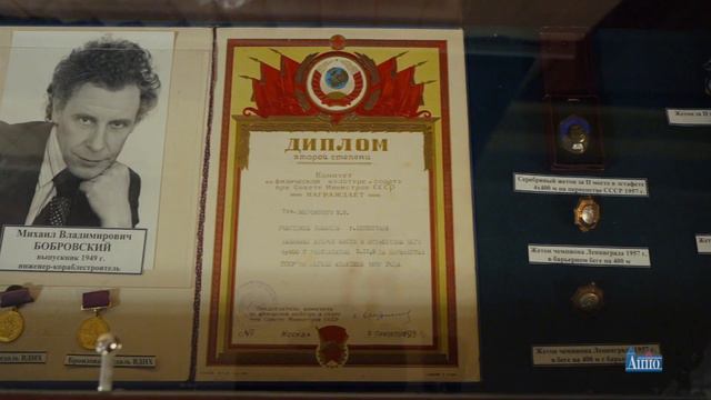 Значки и медали выпускников школы Карла Мая. Школа на Васильевском. Ч.10. смотреть онлайн