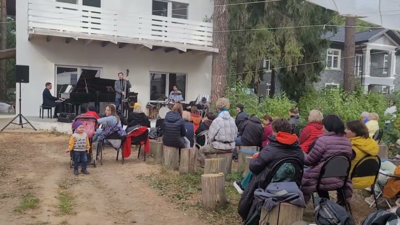 Cigar-Hall смотреть онлайн