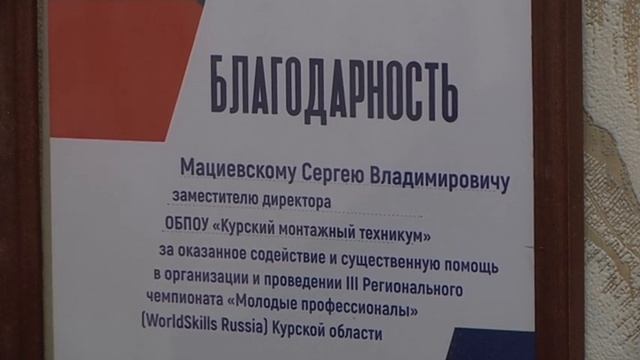 Династия преподавателей 60 лет обучает студентов монтажного техникума смотреть онлайн