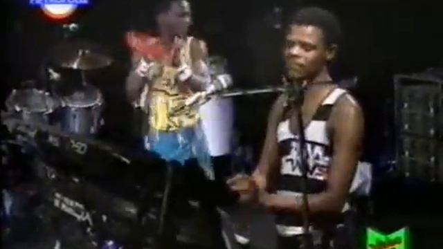 Johnny Clegg & Savuka - Great Heart (Live in Italy - Shadow Man Tour, 1989) Videomusic смотреть онлайн