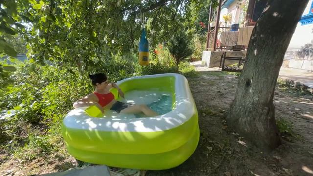 напердела в бассейн | TWITCH FACTUM смотреть онлайн