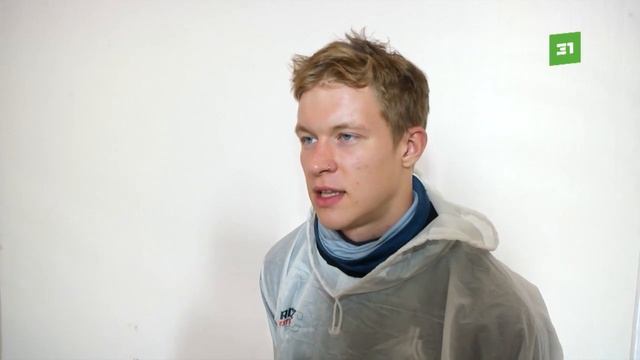 Все танцуют с зонтами. Челябинск отпраздновал день рождения под звуки дождя смотреть онлайн