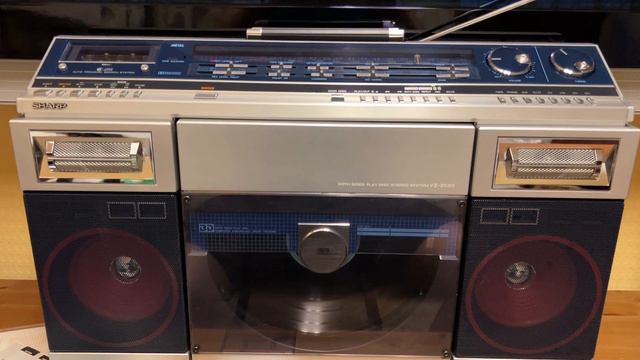 Космический Sharp VZ-2000 - реверс виниловой пластинки смотреть онлайн