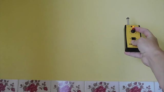 Шукач прихованої електропроводки з дуже широким діапазоном чутливості. Искатель скрытой проводки смотреть онлайн
