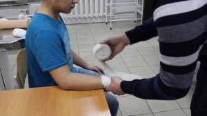 Наложение повязки "варежки" на все пальцы кисти