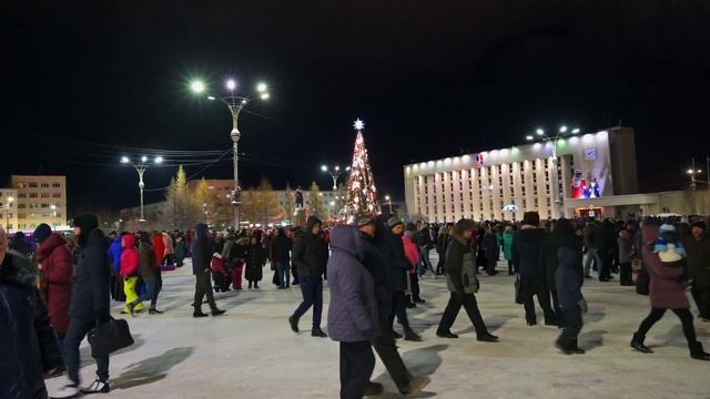 новогодний салют 2020. Мончегорск 2020 новогодний праздник. Празднование Нового Года 2020! смотреть онлайн