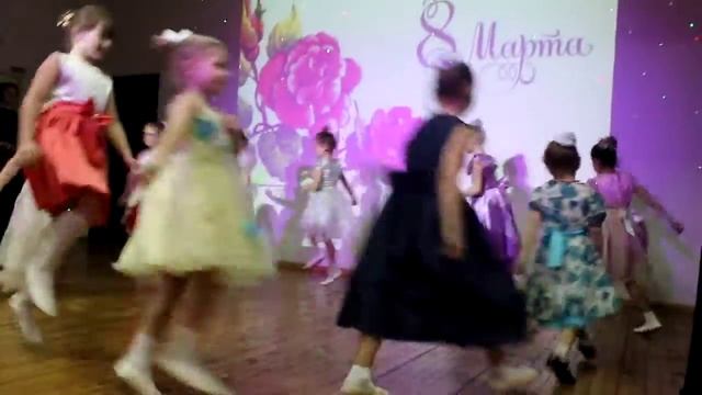 "Танец маленьких утят"_анс. "Тип-топ"_06.03.2016 смотреть онлайн