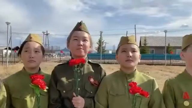 Бүтүн Саха сиригэр Кыайыы гииминэ буолан дуораһыйбыт өрөгөйдөөх ырыа ааптара 90 сыллаах үбүлүөйүгэр смотреть онлайн