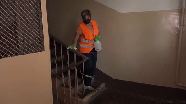 Против паутины и мусора в подъездах. В столице выделят бригады для уборки вспомогательных помещений смотреть онлайн