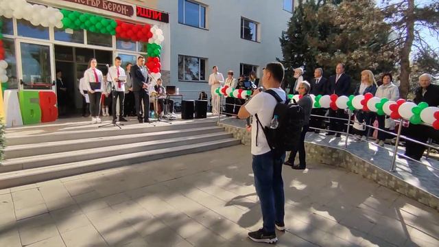 Приветствено слово на директора на СУ "Д-р Петър Берон" - Свиленград по повод 100 г. смотреть онлайн