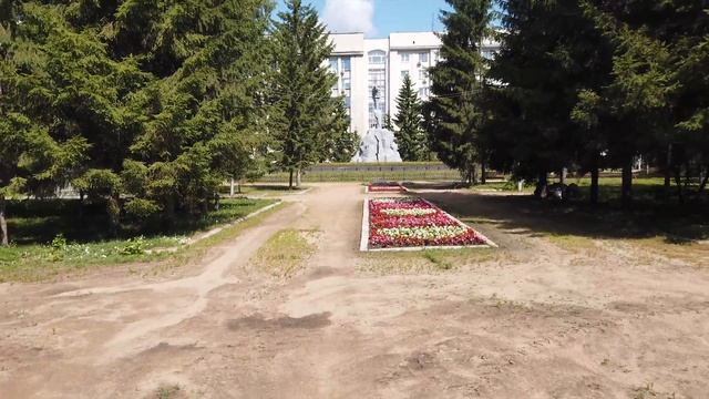 Прогулка по Новосибирску в 4К. Сквер Героев Революции смотреть онлайн
