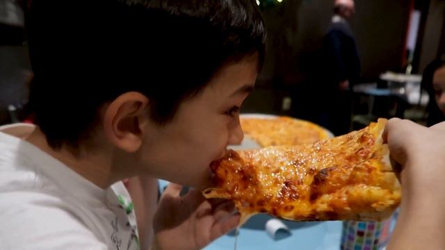 Williamsburg Pizza Wars - Anna's Brick Oven Pizza смотреть онлайн
