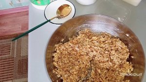 Готовим цельнозерновую овсянку.