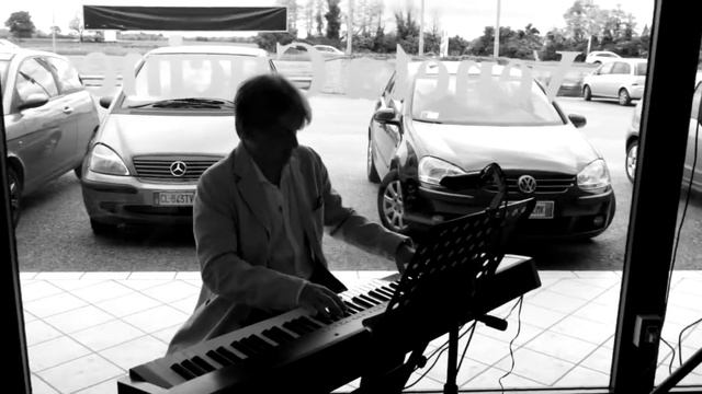 Three Streps to Heaven - Gianni on the piano смотреть онлайн