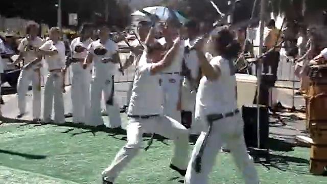 abada capoeira @ Dolores Park San Francisco смотреть онлайн