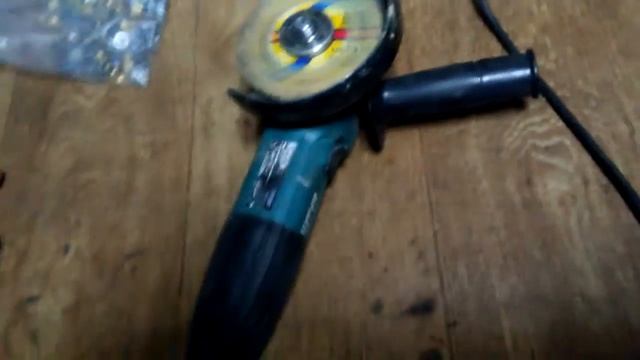 Треск в болгарке смотреть онлайн