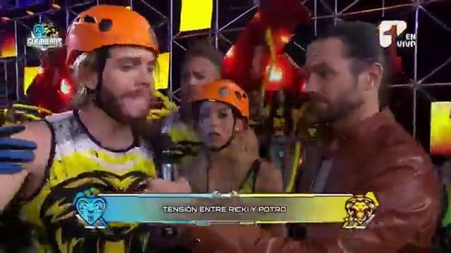 Mira la falta que cometio Ricky frente a potro смотреть онлайн