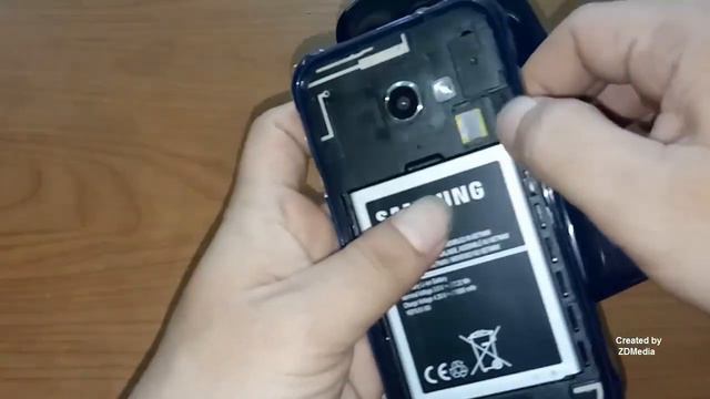 Samsung J1 Ace : How To Insert Sim Card and MicroSD Card смотреть онлайн