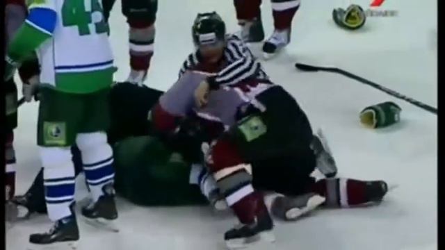 Hockeyfighters.cz   S.Ozolin Vs A.Svitov Vs.wmv