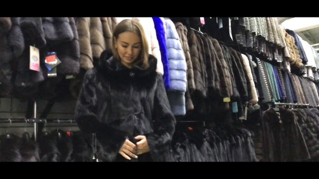 ШУБА НОРКОВАЯ 100 СМ, ЧЕРНАЯ С КАПЮШОНОМ (БК) смотреть онлайн
