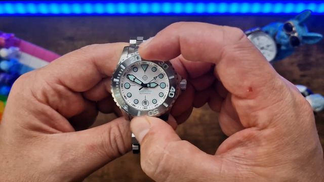 HELM Komodo Watch Review - Is This The BEST HELM Komodo Dial, Bezel & Bracelet Combo? смотреть онлайн