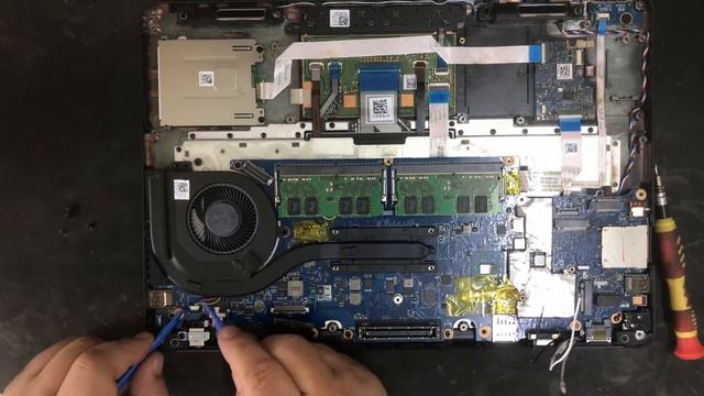 Dell Latitude E5470 / E5570 Skylake - 4 YRS LATER- Disassemble + Thermal paste changing смотреть онлайн