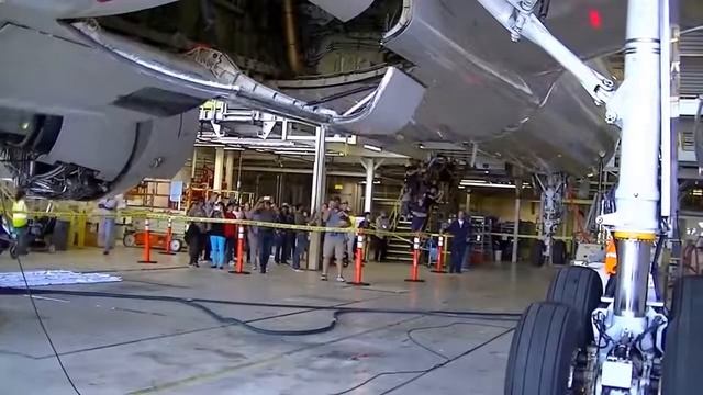 Выпуск и уборка шасси самолетов Boeing смотреть онлайн