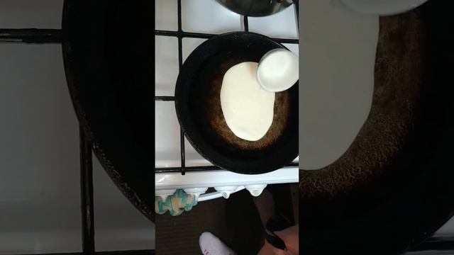 САМЫЕ ВКУСНЫЕ БЛИНЧИКИ НА КЕФИРЕ ЗА УШИ НЕ ОТТЯНЕШЬ !!! смотреть онлайн