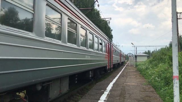 ЭР2Р-7015 сообщением Александров - Поварово на пл.81 км 6.7.22 смотреть онлайн