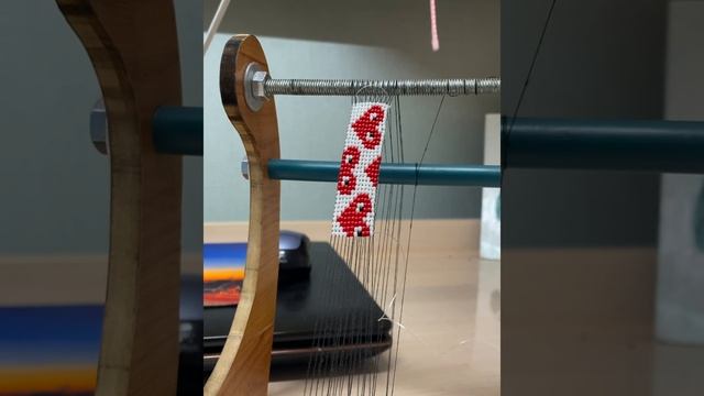 Как плести браслет на станке из бисера ❓￼ смотреть онлайн