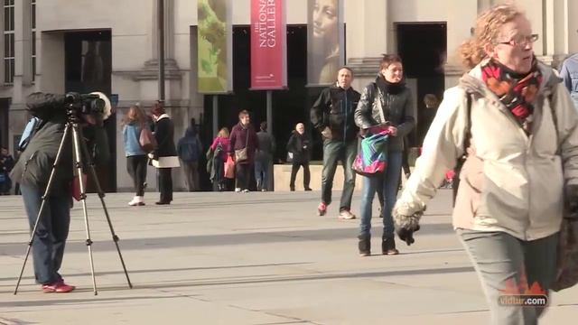 Explore Trafalgar Square - London: Video Travel Guide смотреть онлайн