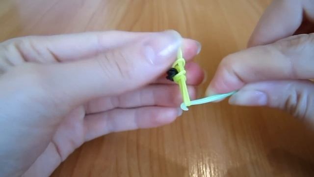 Фигурки из резинок БАНАН. Как плести фигурки из резинок БЕЗ СТАНКА смотреть онлайн