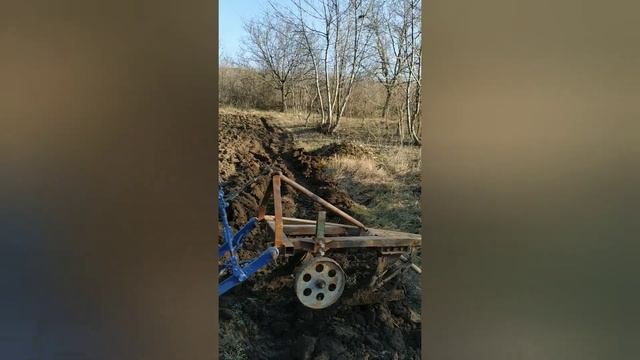 Вспашка самодельным минитрактором 4х4 смотреть онлайн