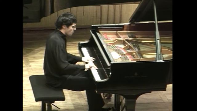 Modest Mussorgsky - Pictures at an Exhibition - Stepan Simonian смотреть онлайн