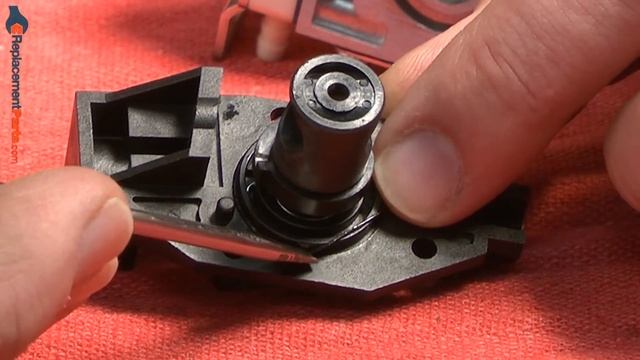 Trimmer Repair - Replacing the Rotor Cover (Echo Part # P005002050) смотреть онлайн