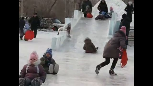 Магнитогорск. Новогодний Ледовый Городок. 2020г. смотреть онлайн