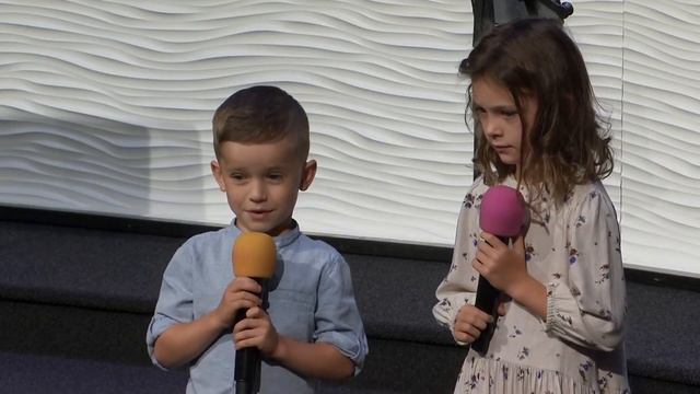 Странник, Ты Куда Идешь Скажи Мне? - Стих | George & Hadassah смотреть онлайн