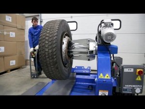 Шиномонтажный станок NORDBERG 46TRK26 грузовой в работе