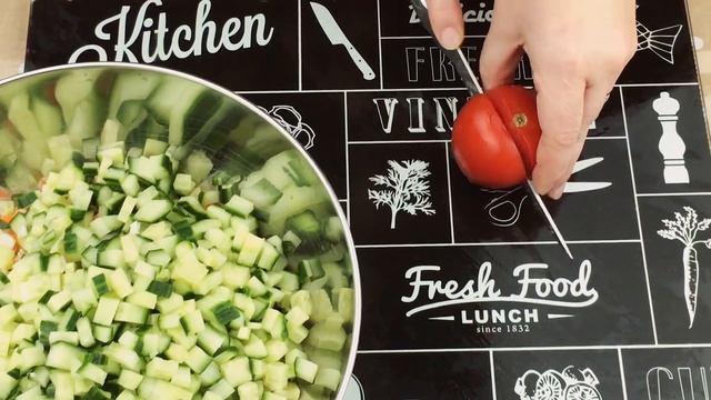 Готовим у Каси / Крабовый салат с кукурузой и огурцом смотреть онлайн