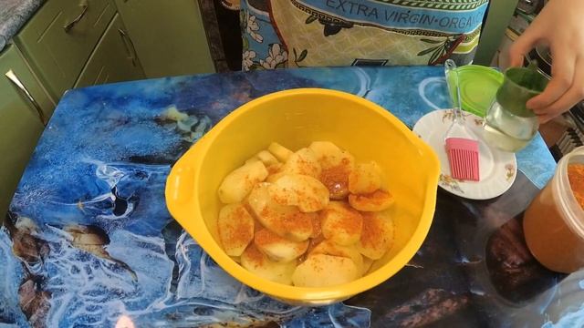 Как вкусно приготовить курочку на картофельной "подушке" смотреть онлайн